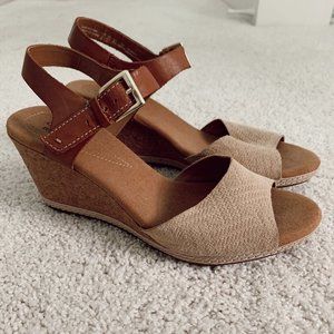 Clarks Tan Wedges